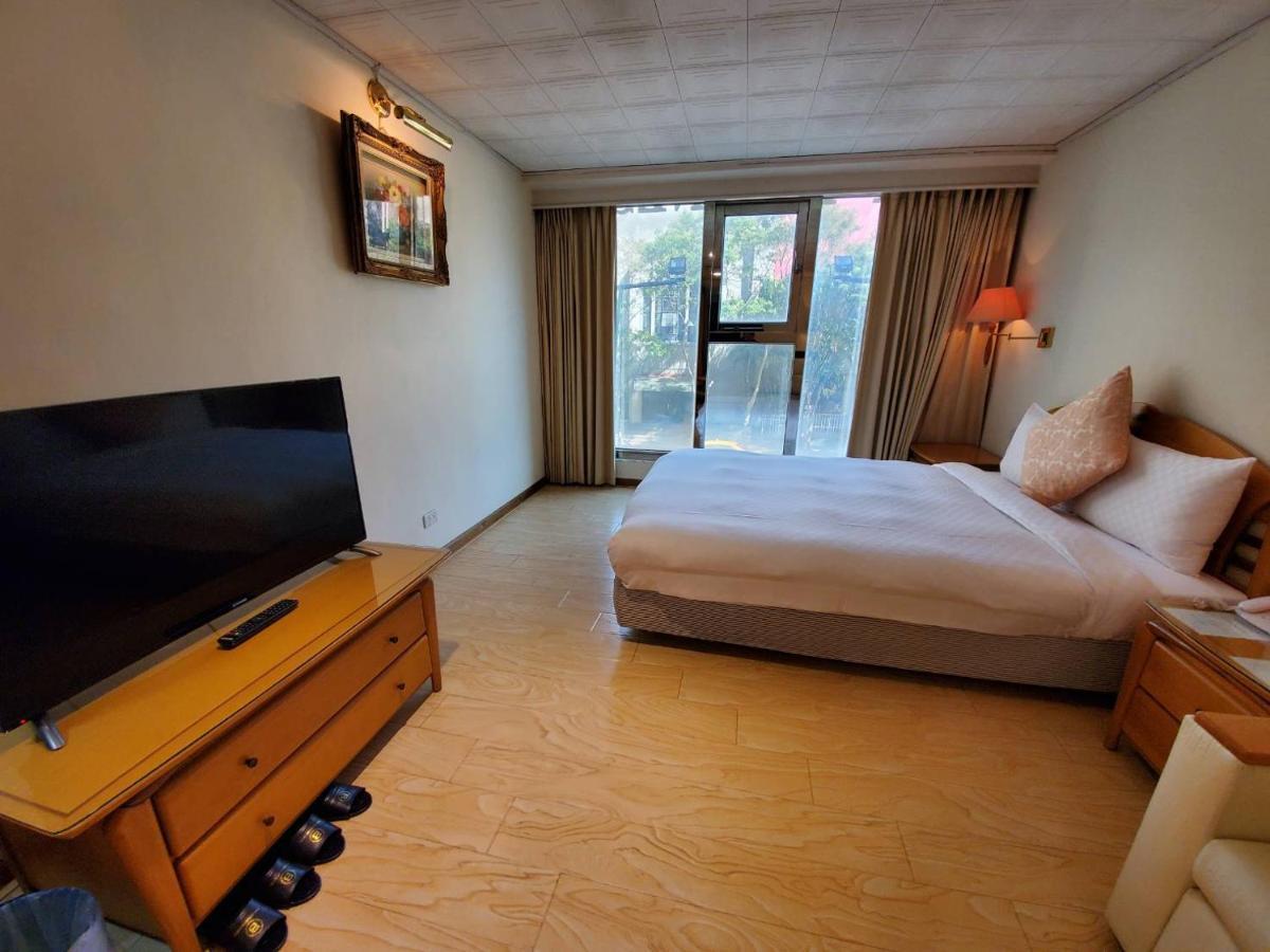 Berkeley Business Hotel Zhongzheng Hsinchu Esterno foto