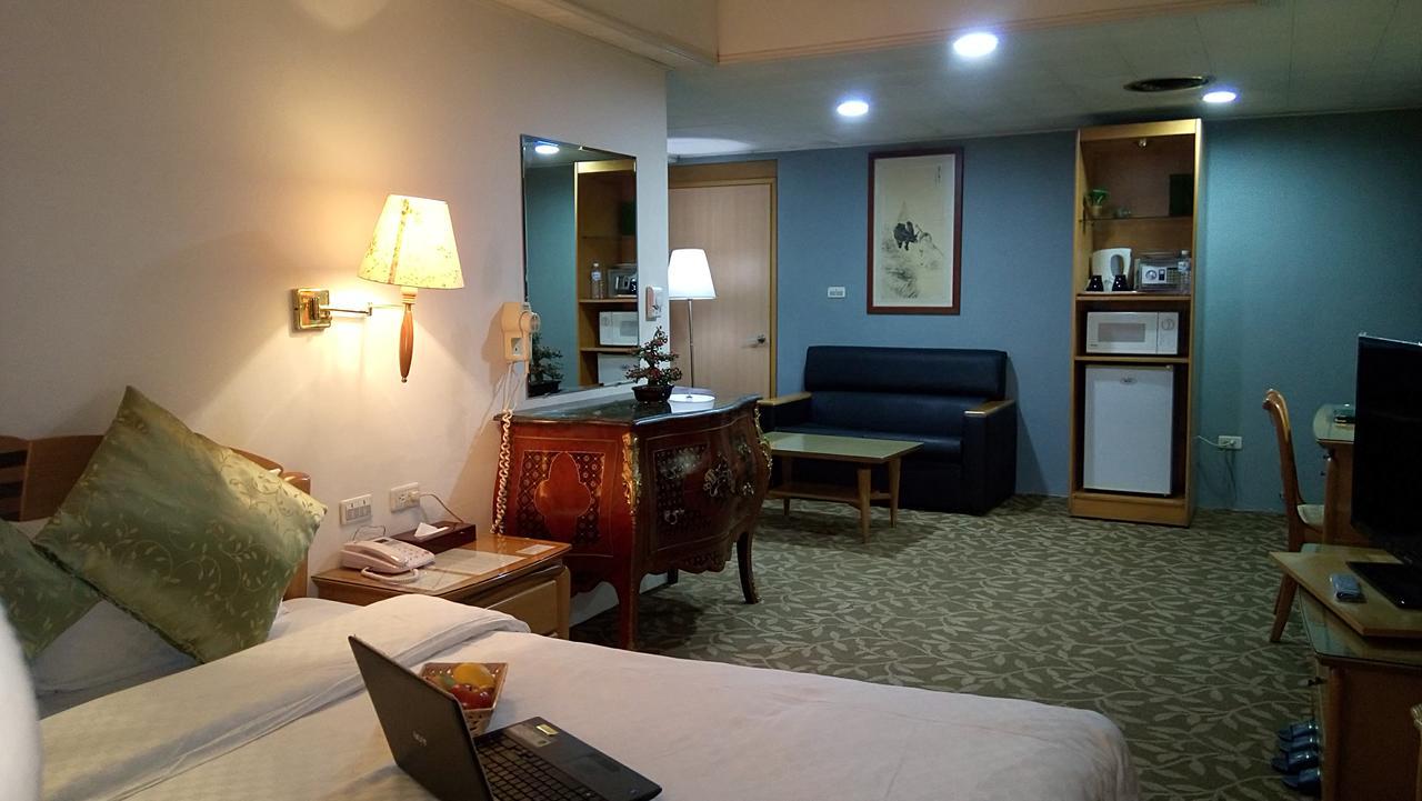 Berkeley Business Hotel Zhongzheng Hsinchu Esterno foto