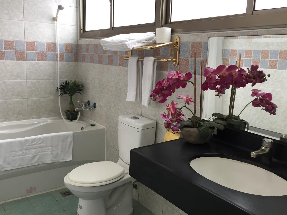 Berkeley Business Hotel Zhongzheng Hsinchu Esterno foto