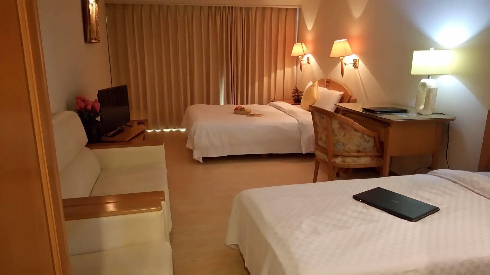 Berkeley Business Hotel Zhongzheng Hsinchu Esterno foto
