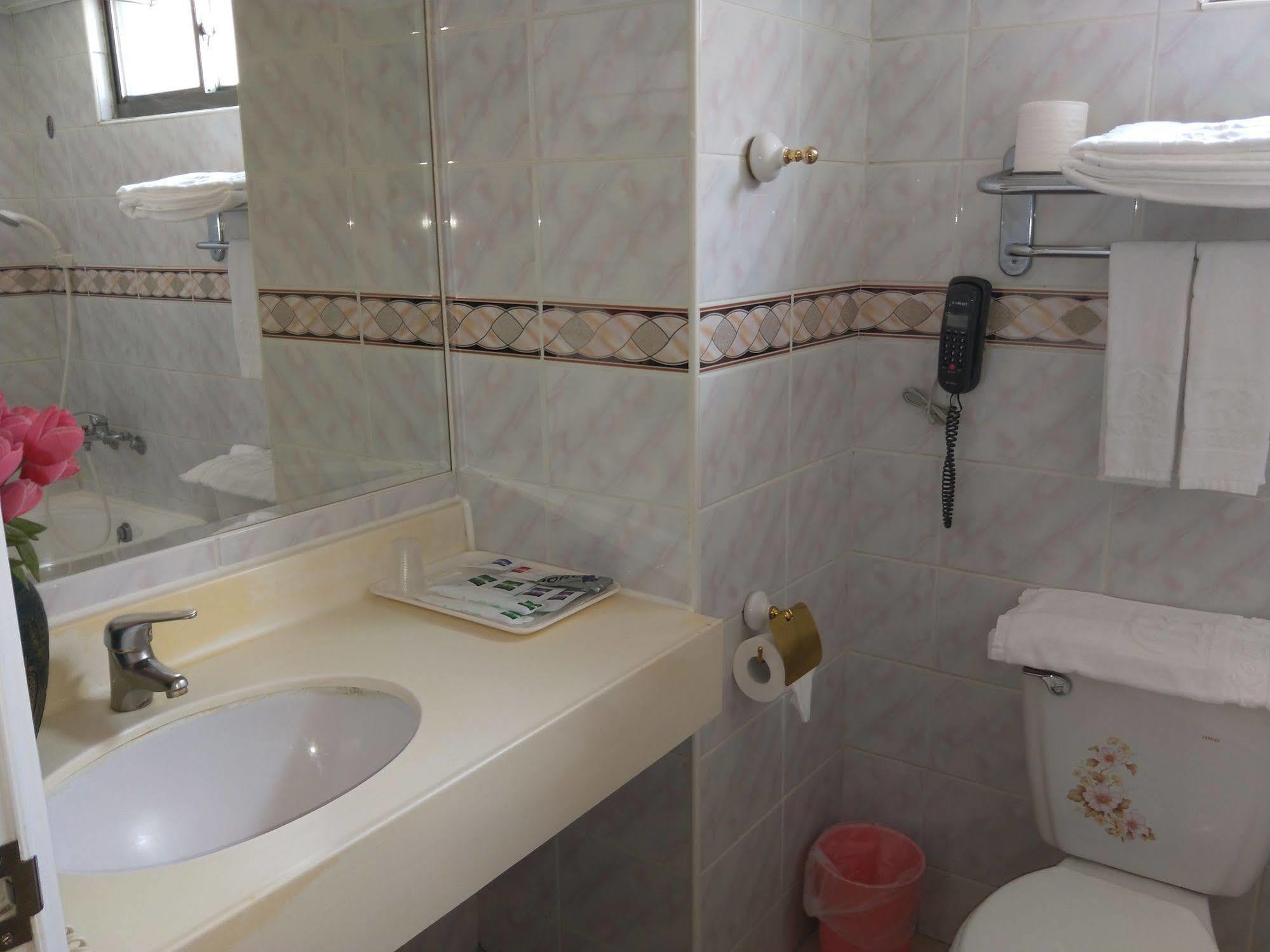 Berkeley Business Hotel Zhongzheng Hsinchu Esterno foto