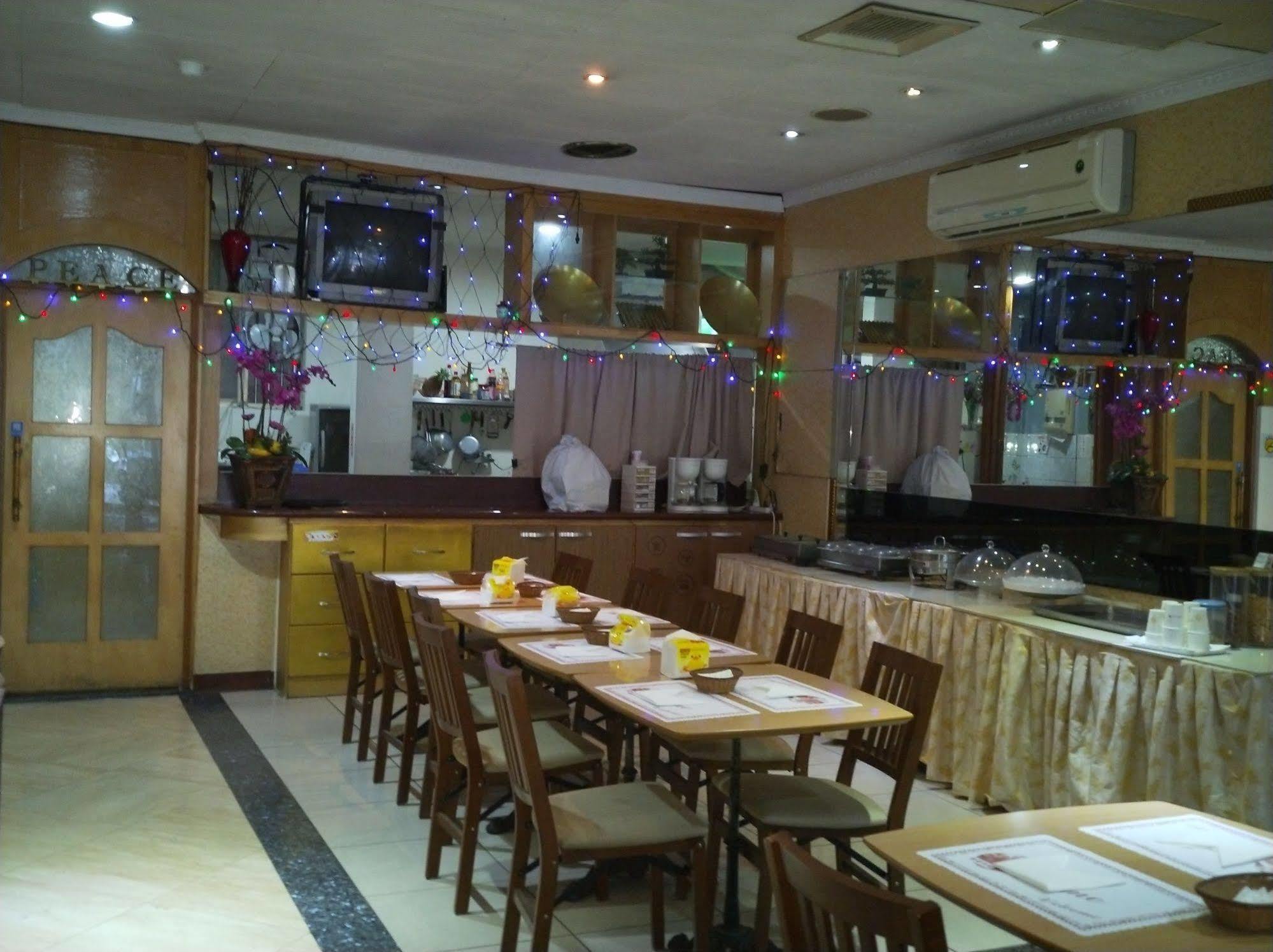 Berkeley Business Hotel Zhongzheng Hsinchu Esterno foto