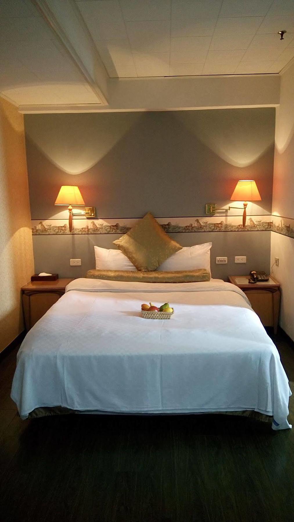 Berkeley Business Hotel Zhongzheng Hsinchu Esterno foto
