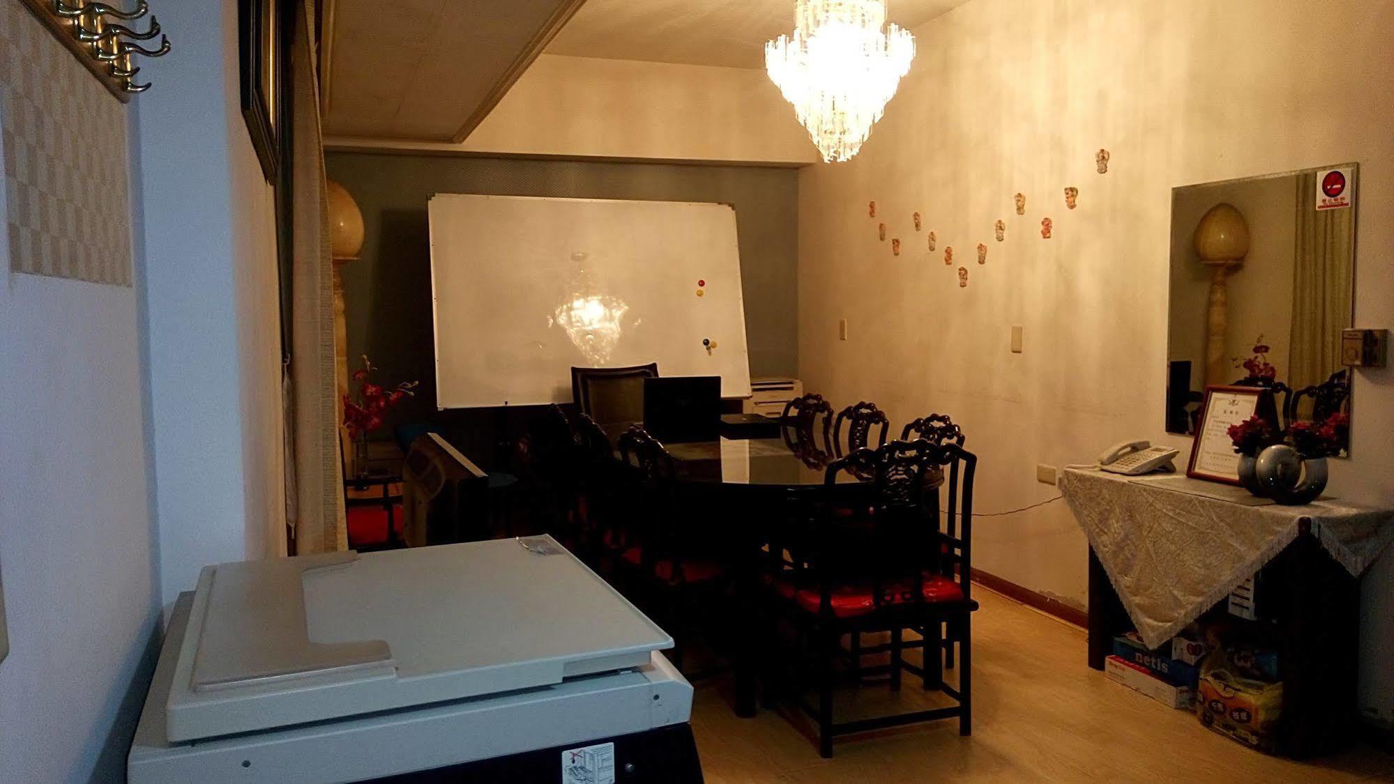 Berkeley Business Hotel Zhongzheng Hsinchu Esterno foto
