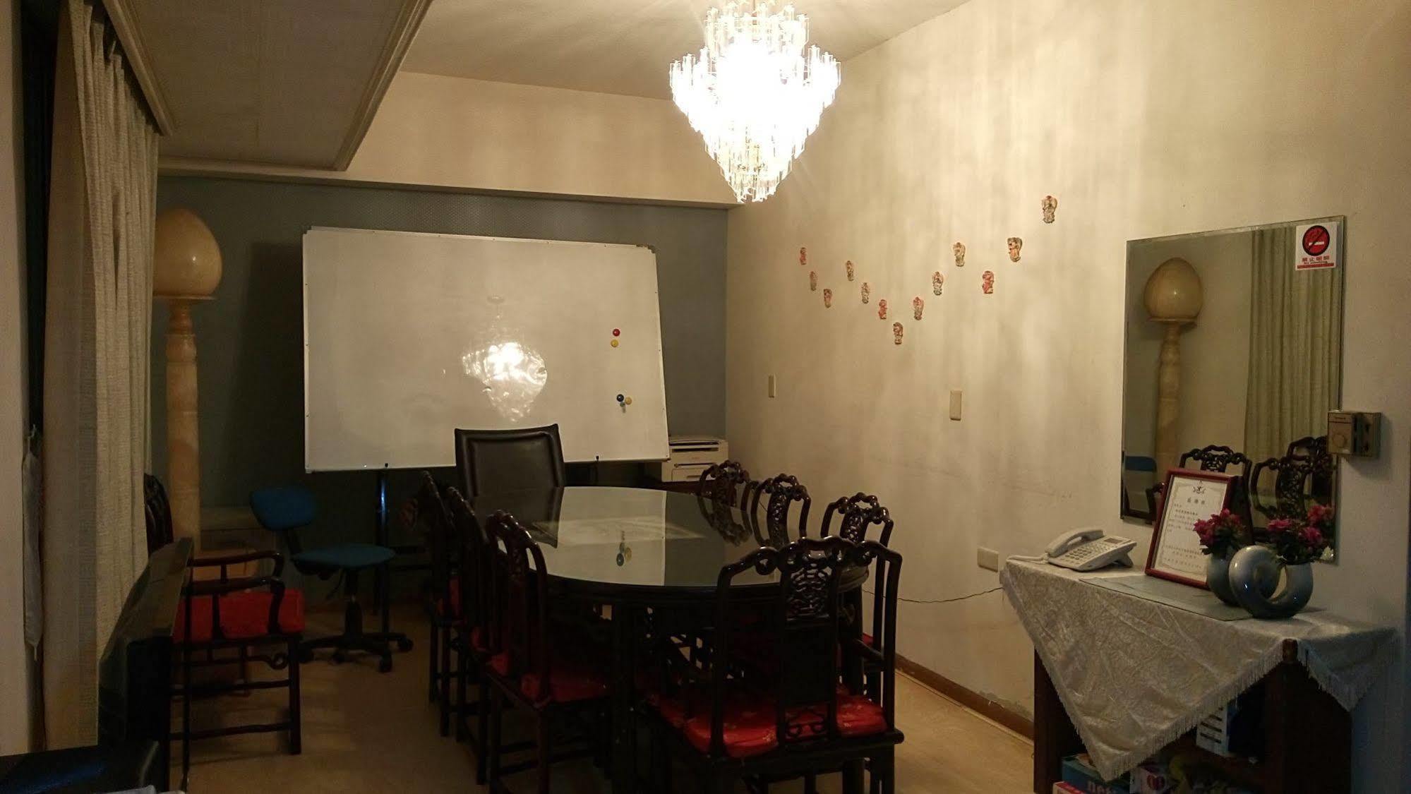 Berkeley Business Hotel Zhongzheng Hsinchu Esterno foto