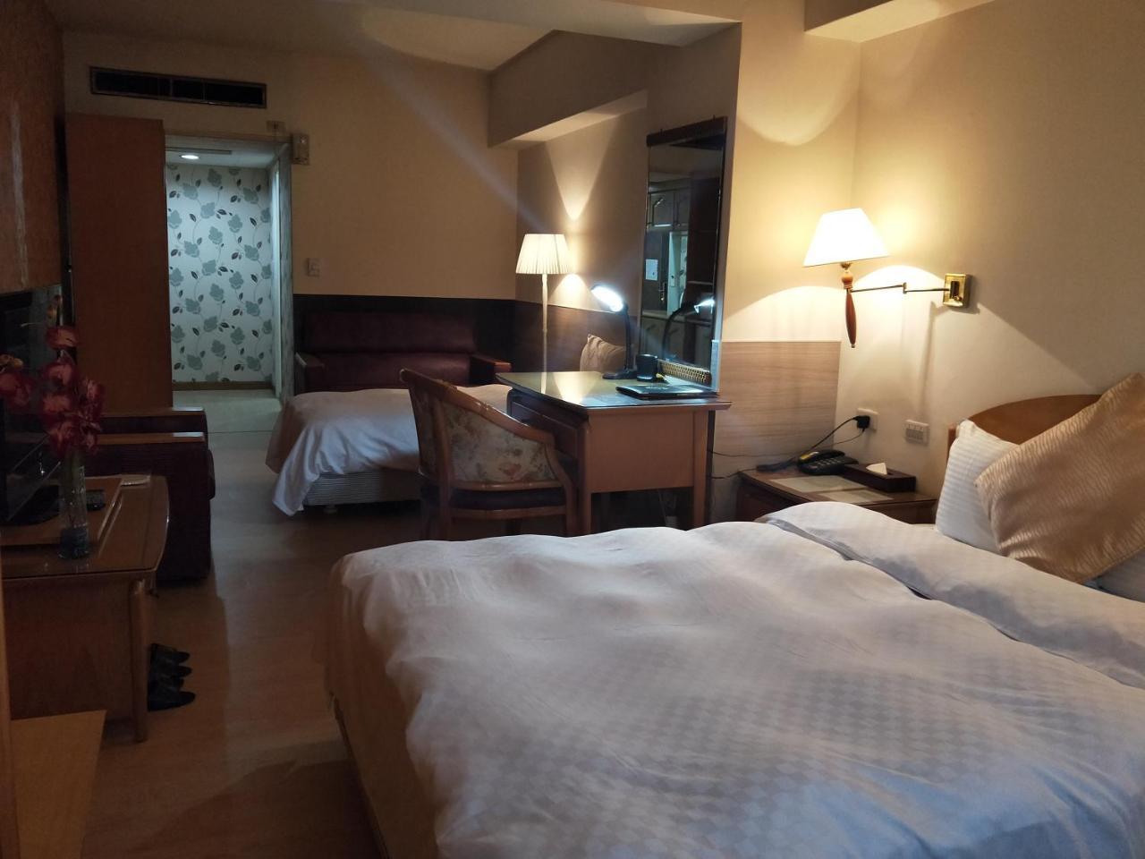 Berkeley Business Hotel Zhongzheng Hsinchu Esterno foto