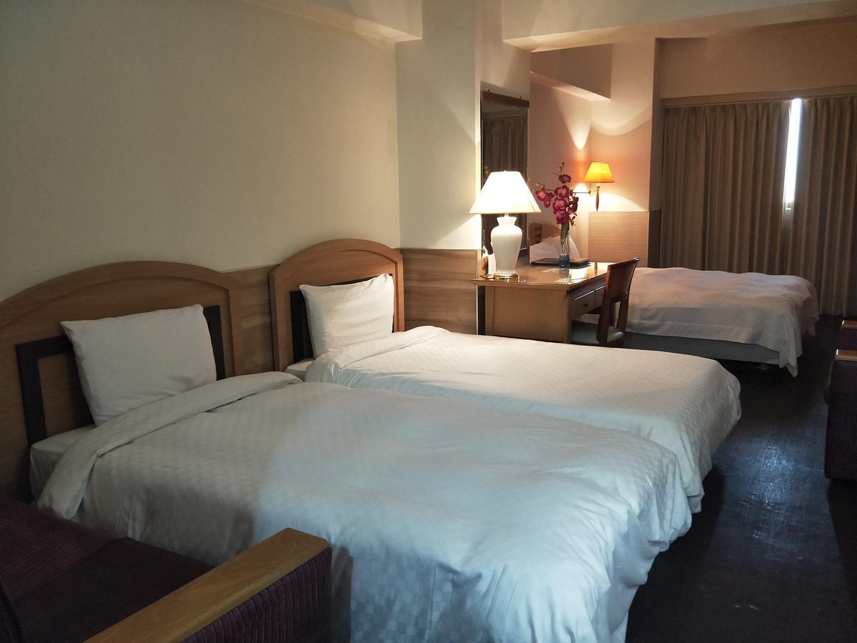 Berkeley Business Hotel Zhongzheng Hsinchu Esterno foto