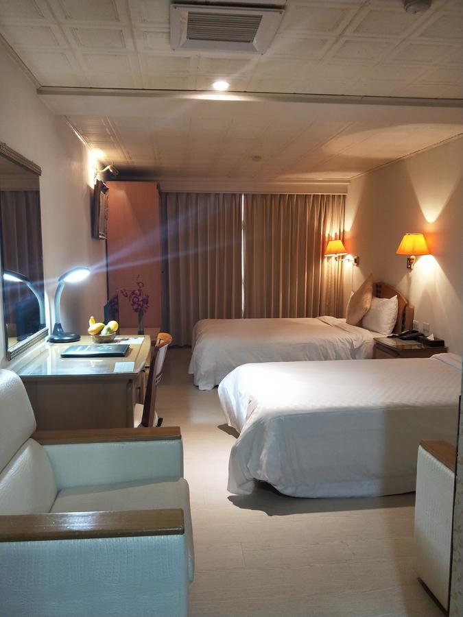 Berkeley Business Hotel Zhongzheng Hsinchu Esterno foto