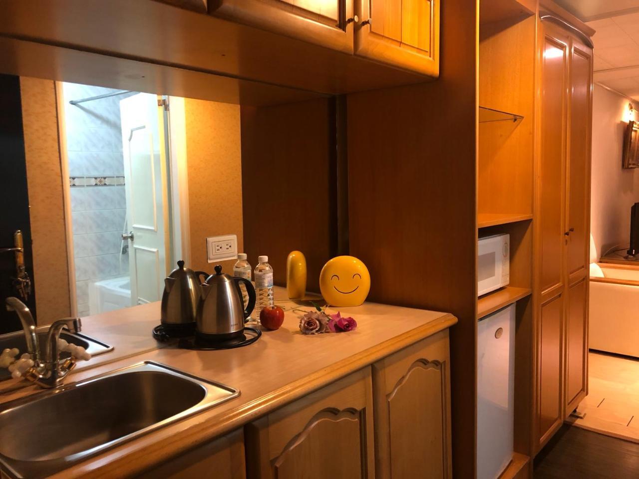 Berkeley Business Hotel Zhongzheng Hsinchu Esterno foto