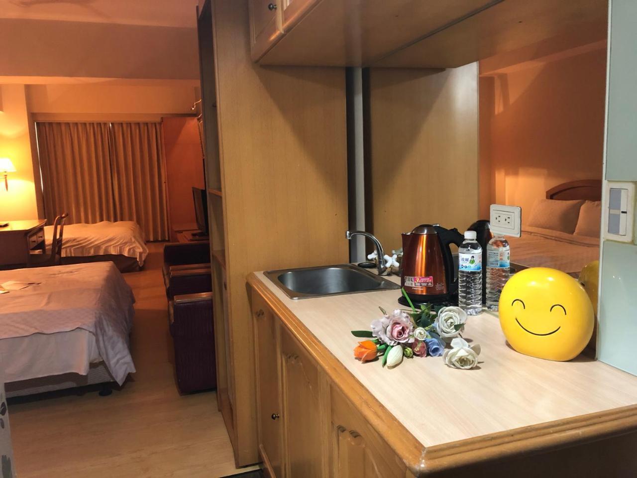 Berkeley Business Hotel Zhongzheng Hsinchu Esterno foto